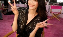 何穗最新爆料消息视频,揭秘时尚界背后的故事与真相