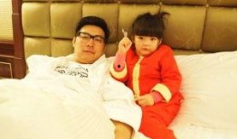 女儿爆料爸爸坏毛病视频,视频揭露家庭温馨背后的秘密